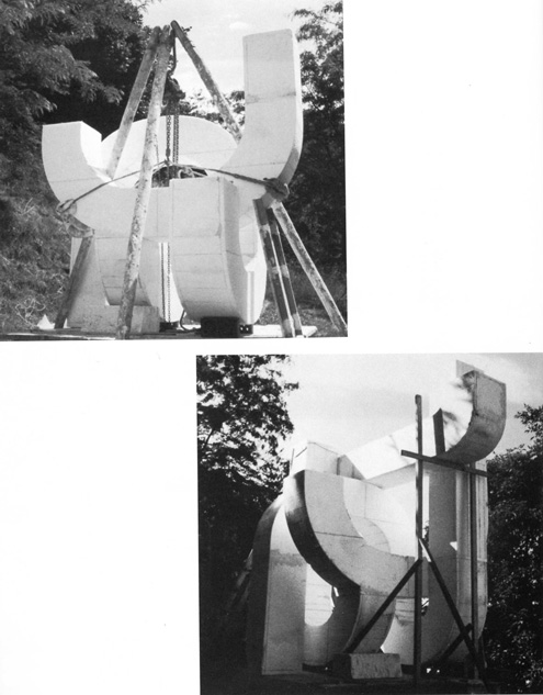 Zusammenfügen der Polystyrol-Vorlage für die Aluminium-Kletterplastik, 1974, Foto: Marcel Perincioli