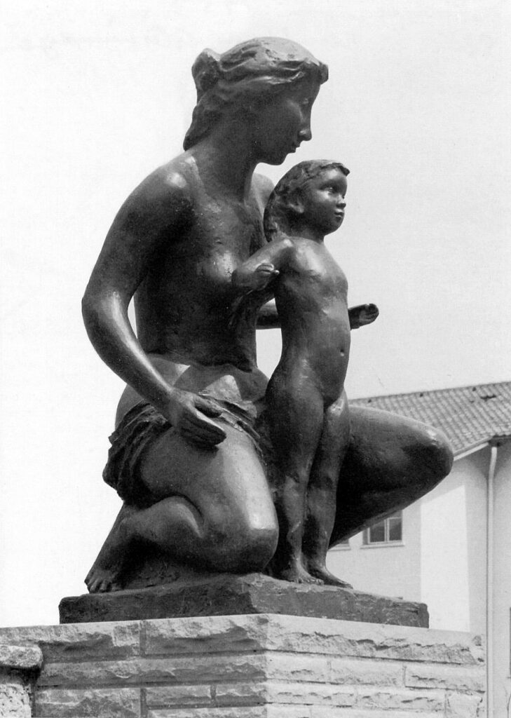 «Mutterschaft»   Schulhaus Ostermundigen, 1953    Foto: M.Perincioli